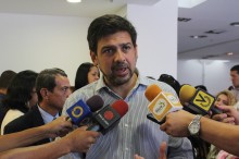 Carlos Ocariz entregó titularidad a 48 docentes municipales