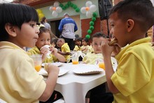 Carlos Ocariz: Niños de Sucre se benefician a través del Pla...