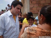 Capriles denuncia detención de su coordinador nacional de gi...