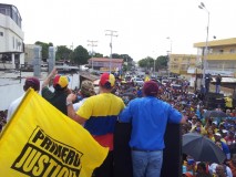 Capriles instó al Gobierno a cesar la violencia en el "...