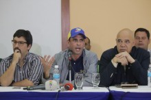 Capriles al Cuerpo Diplomático: El Gobierno “empuja a un esc...
