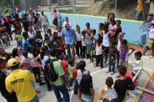 Capriles inspeccionó reparaciones realizadas en la escuela S...