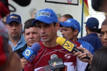 Capriles: Sin apoyo popular sólo les quedó tomar por asalto ...