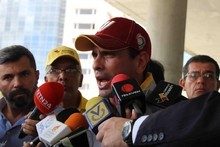 Capriles viaja a Colombia para pedir comida y medicinas