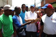 Capriles: Ganar la AN impedirá que el gobierno siga regaland...