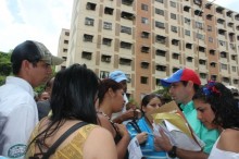 Capriles promueve que AN entregue títulos de propiedad en Mi...