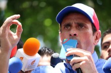Capriles: Mostrarle la Constitución al Gobierno es como most...