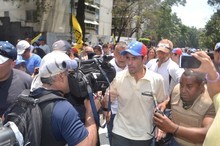Capriles: Es un error del Gobierno subestimar lo que pasa en...