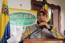 Capriles pide a docentes preservar su vocación pese a la cri...