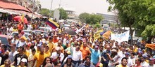 Capriles y Juan Pablo Guanipa marchan en el centro de Maraca...