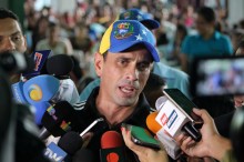 Capriles: Resolución sobre no usar uniforme es otra señal de...