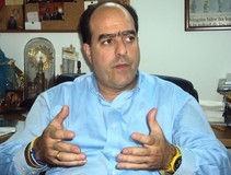 Julio Borges: Anuncios de allanamiento a inmunidad buscan de...