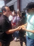 Primero Justicia Táchira repartió mandarinas en colas de sup...
