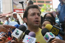 Ramón Muchacho: En Venezuela lo único que no escasea es la v...