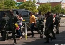 Detienen a estudiantes en Zulia por dar agua en cola para co...