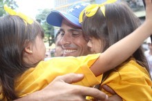 Capriles pidió al pueblo no dejarse comprar por regalos elec...