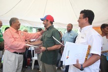 Capriles: Control de precios del gobierno es puro cuento, un...