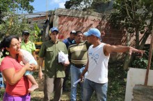 Capriles entregó recursos para rehabilitación de cancha y si...