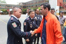 Capriles lamentó que producto de la inflación bomberos ganen...