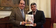 Luis Parra consignó informe de gestión al presidente de la A...