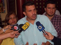 Marcos Figueroa: “Maduro no puede dirigir el país a punta de...
