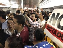 Miguel Pizarro llevó la protesta al Metro de Caracas