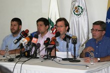 Alcaldes de la Unidad del Área Metropolitana de Caracas rech...