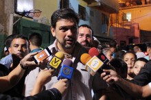 Carlos Ocariz entregó una minicancha a vecinos de Petare