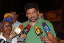 Carlos Ocariz: Deportes Sucre reacondicionó cancha deportiva...