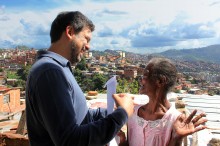 Carlos Ocariz: Alcaldía de Sucre convirtió en propietarios a...