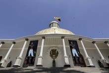 Asamblea Nacional suspende sesión luego que la GNB impidiera...