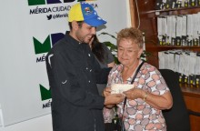 Carlos García entregó primeras ayudas socioeconómicas de 201...