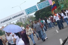 Cpbez bloquea accesos a concentración, previa a marcha oposi...