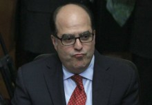 Julio Borges entregó en AN Ley de Propiedad para beneficiari...