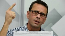 Capriles: Tres millones de estudiantes están fuera de la esc...