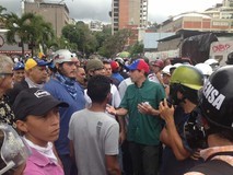 Capriles: Protestas seguirán hasta que el Gobierno respete l...