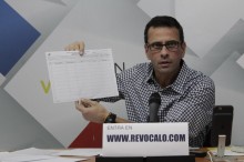 Capriles: "Tenemos unas 500 mil firmas" para refer...