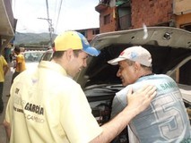 Carlos García recorre #casaxcasa sector Pie del Llano 