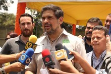 Carlos Ocariz entregó recursos del programa “Sucrédito vecin...