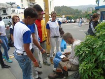Personas en situación de calle recibieron alimentos de Funda...