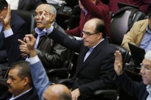 Críticos dentro y fuera de Venezuela denuncian una mayor rep...