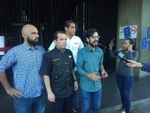 Diputados de Primero Justicia madrugaron al CNE y aseguraron...