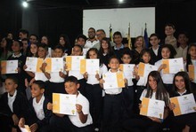 Josy Fernández entrega premio a la “Excelencia Educativa” en...