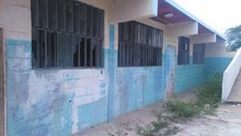 En total hacinamiento ven clases estudiantes de la Escuela R...
