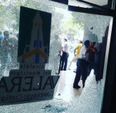 Grupos armados arremeten contra la Alcaldía del Municipio Va...