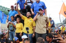 Capriles: Mientras Maduro esté en Miraflores no se acabarán ...