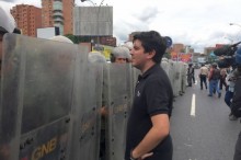 Jesús Armas: Maduro reprime al pueblo mientras los colectivo...