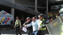 José Brito fue sacado del CNE por la fuerza tras exigir elec...