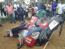 En entrada de trocha de Vielma queman judas de Maduro, Padri...