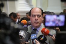 Julio Borges: Es indignante que ocho de cada diez familias n...